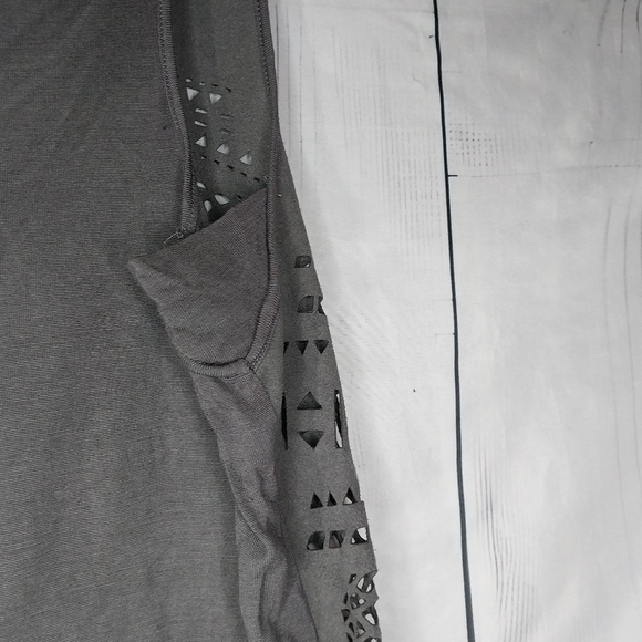 Sam Edelman Women Grey Faux Suede Laser Cut Out Hi-Low Tank Top Sz XS - Picture 11 of 13
